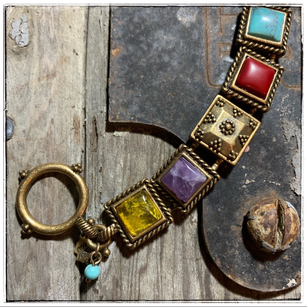 💄Lucky Brand 1/2” bezels 7.5”, with toggle clasp.
